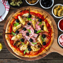 Pizza-Servierbrett aus Akazienholz mit Griff, groß