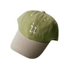 Unisex katoenen baseballpet met kleurblokdesign.