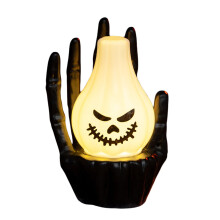 Halloween-haamu-käsiyövalo kurpitsalla ja silmämunalla
