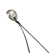 Elegante collana con ciondolo geometrico in metallo a forma di fagiolo, accessorio alla moda per chi ama seguire le tendenze.