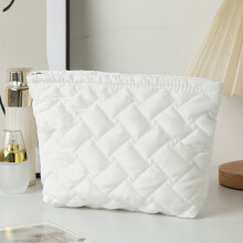 Gewatteerd make-uptasje met ritssluiting – Draagbaar toilettasje, etui en clutch voor dames, gemakkelijk schoon te maken wit design