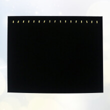 Expositor portátil negro para joyas, ideal para guardar collares y pulseras. Fabricado en cartón aterciopelado. Incluye 17 ganchos.