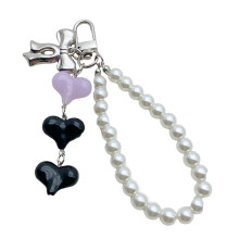 Pendentif cœur en fausse perle avec nœud papillon