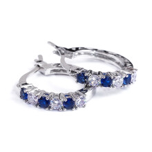 Sofisticati orecchini in zirconi, delicati orecchini a clip con zirconi, perfetti per diverse occasioni.