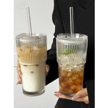 Conjunto de 2 copos de vidro canelado de 590ml (20oz) com tampa e canudo – Design vintage de origami para café gelado, smoothies e coquetéis;