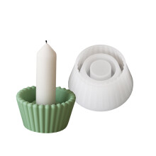 Moldes de silicone resistentes para diversos formatos, ideais para criar porta-objetos listrados exclusivos.