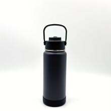 Bouteille d'eau isotherme de 590 ml (20,29 oz) avec bouchon à paille, manchon en silicone, acier inoxydable à double paroi sans BPA, isolation sous