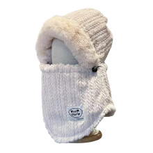 Dame strikket hue og tørklæde kombinationssæt med pullover i beige