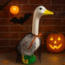 Halloween veranda ganzenoutfit – Zwarte cape met spinnenwebkant voor een beeld van 58 cm, decoratie voor binnen en buiten.