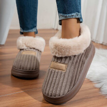 Pantoufles en velours côtelé à enfiler avec bride arrière, confortables pour l'intérieur et l'extérieur, idéales pour l'automne et l'hiver.