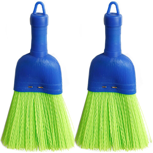 2 scope a mano in plastica con setole spesse e fori per appenderle – Mini scopa per tavoli, davanzali, angoli e mobili.