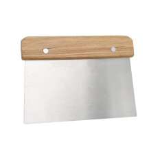 Deegsnijder en -schraper van 15 cm van roestvrij staal met houten handvat - Veelzijdig keukengereedschap voor brood, pizza en bakplaten.