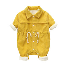 Combinaison d'hiver jaune douce et chaude pour tout-petit, type grenouillère, épaisse et chaude.