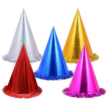 Lot de 18 chapeaux coniques pour fête d'anniversaire, avec bordure à pompons douce et élastique facile à enfiler.