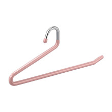 Porte-pantalons suspendu pour la maison, sans marques, avec cintre en plastique antidérapant.