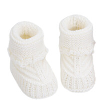 Handgestrickte Babyschuhe für die ersten Laufversuche mit rutschfester Sohle, schützen die Füße und sind leicht zu tragen für sicheres Laufen.