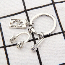 Porte-clés musical avec pendentifs microphone, écouteurs et cassette - Accessoire en alliage de zinc argenté, cadeau idéal pour les musiciens et
