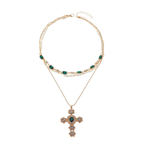 Colar feminino com pingente de cruz dourada e zircônia.