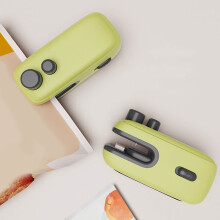 USB oplaadbare chip mini-zaksealer 2-in-1 zaksealer met hitteverzegeling, snijder en draagbare zakhersluitmachine voor plastic zakken en snackzakken