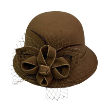 Dam vintage clochehatt med nät och blomdetaljer brun