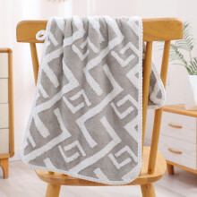 Serviette de bain en polaire corail ultra douce, absorbante et à séchage rapide, idéale pour la salle de bain de la maison.