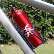 Garrafa de água esportiva vermelha em liga de alumínio, com capacidade de 650ml e alça para transporte.