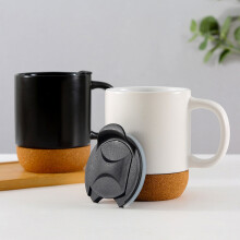 Mug isotherme en céramique de 35 cl avec couvercle et base en liège – Compatible lave-vaisselle, antidérapant et réutilisable.