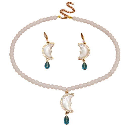 Colar e brincos de pérolas brancas em estilo retrô, acessórios perfeitos para eventos casuais e formais.