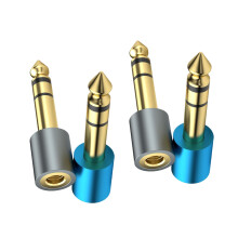 Verbeterde 1/4" naar 1/8" vrouwelijke adapter met gouden connector voor digitale piano's en gitaren.