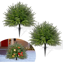 Lot de 2 topiaires artificielles de pin de Norfolk avec piquet – 61 cm (24 po) – Décoration d'intérieur/extérieur pour urne, porche et allée,