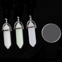 Halsband med gröna kristaller, set med hängen, 3 delar