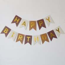 Guirlande « Joyeux anniversaire » avec banderoles colorées, décorations arc-en-ciel pour chambre d'enfant.