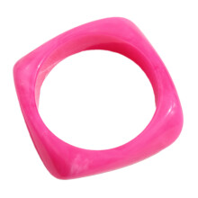 Manchetarmband met kleurrijke geometrische vormen, gemaakt van dik hars. Een ideaal cadeau voor vrouwen en meisjes. Lichtgewicht polsaccessoire.