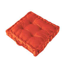 Jusqu'à 45 % de réduction sur les coussins de sol épais avec poignées, oreillers de sol, canapés et tapis tatami.