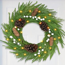 Couronne de Noël en pin de Norfolk avec lumières, 56 cm (22 pouces)