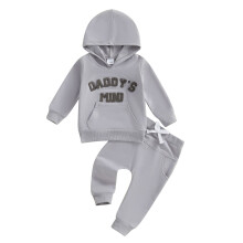 Conjunto infantil masculino de duas peças: blusa de manga comprida com estampa de letras + calça com cordão – ideal para o inverno/outono.