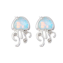 Eleganti orecchini a clip da spiaggia per donna, senza piercing, con conchiglie e stelle marine, dal design regolabile.