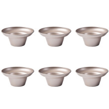 Set di 6 stampini antiaderenti a forma di cestini per funghi, colore oro delicato, ideali per preparare deliziosi dolcetti a forma di cestini.