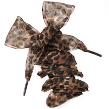 Cordones con estampado de leopardo - 4 cm de ancho, 120 cm de largo. Cordones planos de moda para zapatos de mujer, con un bonito estampado animal.