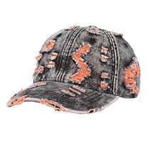 Baseballcaps i slitt denim – vasket, revet, fargerik