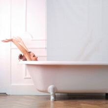 Wasserabweisendes Badezimmerrollo zur Decken- oder Fenstermontage