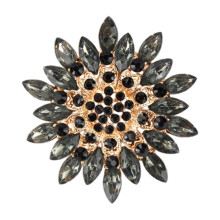 Elegant blomsterbrosje – akryl og legering, 6,8 cm