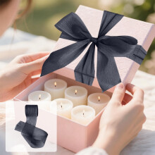 Buntes Sortiment an Valentinsbändern, Seidensatin-Material, Geschenkverpackung, Schleifenherstellung, dekorative Valentinstagsdekoration