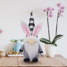 Maisíocht Bábóige Coinín na Cásca, Maisíocht Tráidire Srathach, Bábóg Gnome Rudolf, Maisíocht Baile Fhéile, Maisíocht Saoire Ghreannmhar