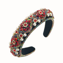Bandeau baroque vintage orné de strass et de fausses perles