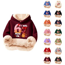 Flerfärgad istryckt barnhoodie för vardagslek och komfort