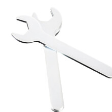 Tynd forzinket gaffelnøgle med ergonomisk håndtag. Fladnøgle til trang plads og sikkert boltgreb.