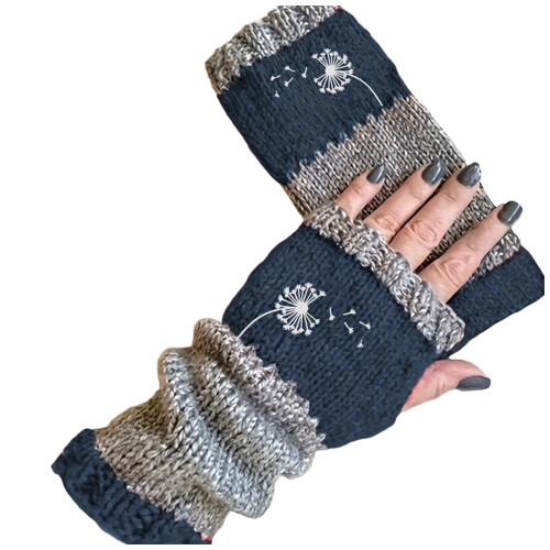 Kötött, nyitott orrú kesztyű patchwork hímzéssel,