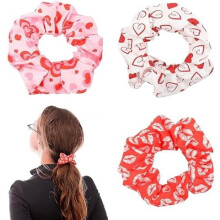 Paquete de 3 coleteros de seda para San Valentín: Corazón, Labios Rojos y Gomas para el Cabello a Cuadros Rojos y Blancos – Suaves Sujetadores de