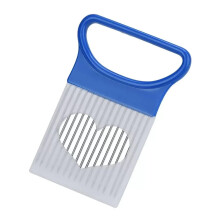 Tranchez les oignons sans effort avec ce coupe-oignons coloré en acier inoxydable. Porte-oignons et chips inclus.